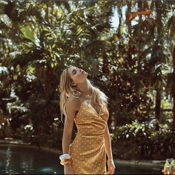 Yellow polka dot Dynamite dress - Picture 2 of 12